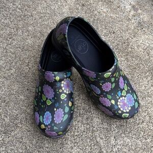 Women’s scrub shoes